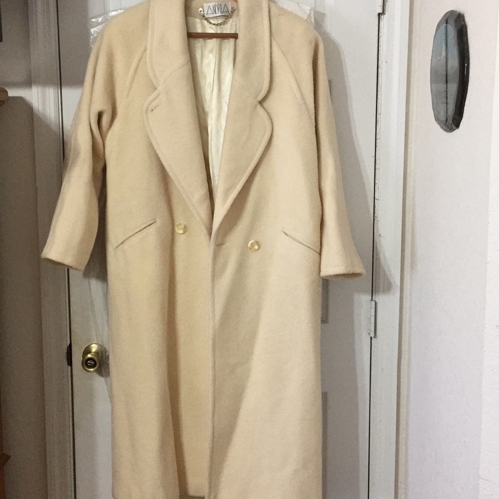 Gorgeous ANDREA Coat size 8 light cream color